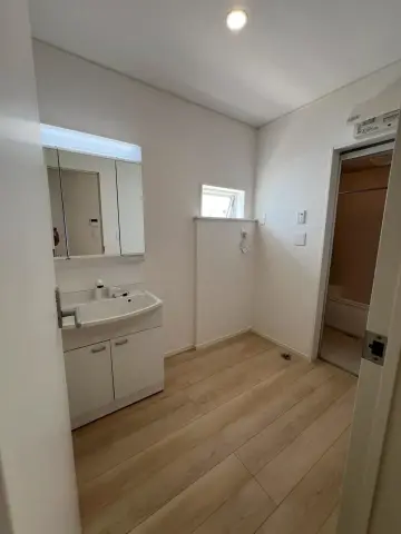 糸満新垣建売3号棟　脱衣所及び洗面