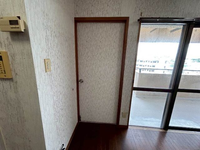 ゴールドキャッスル-洋室入り口