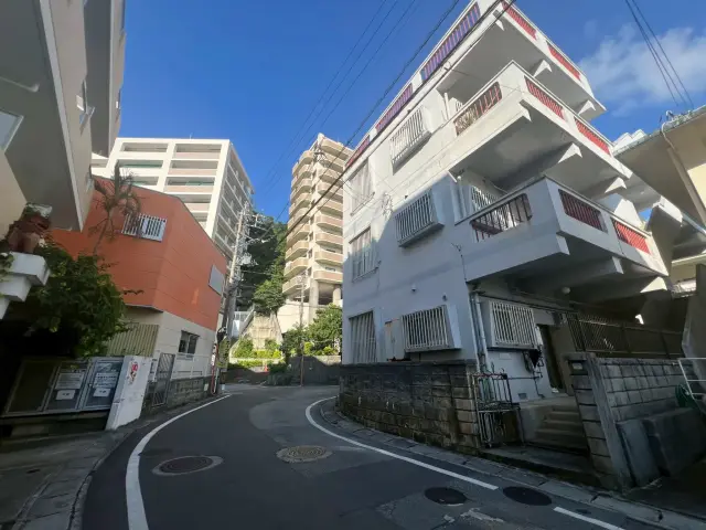 長田売アパート_建物外観および接続道路状況