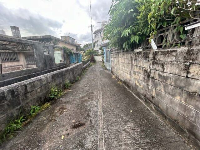 首里崎山町1丁目売地-周辺道路