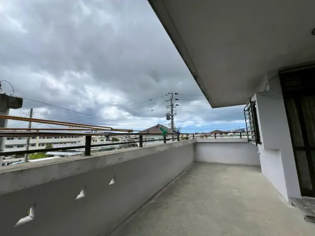 名護宮里売家_ベランダ