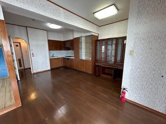 ゴールドキャッスル-LDK窓側から
