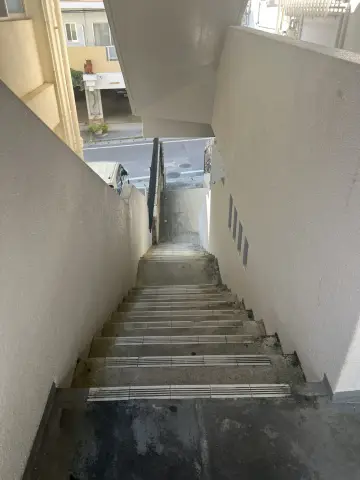 長田売アパート_階段